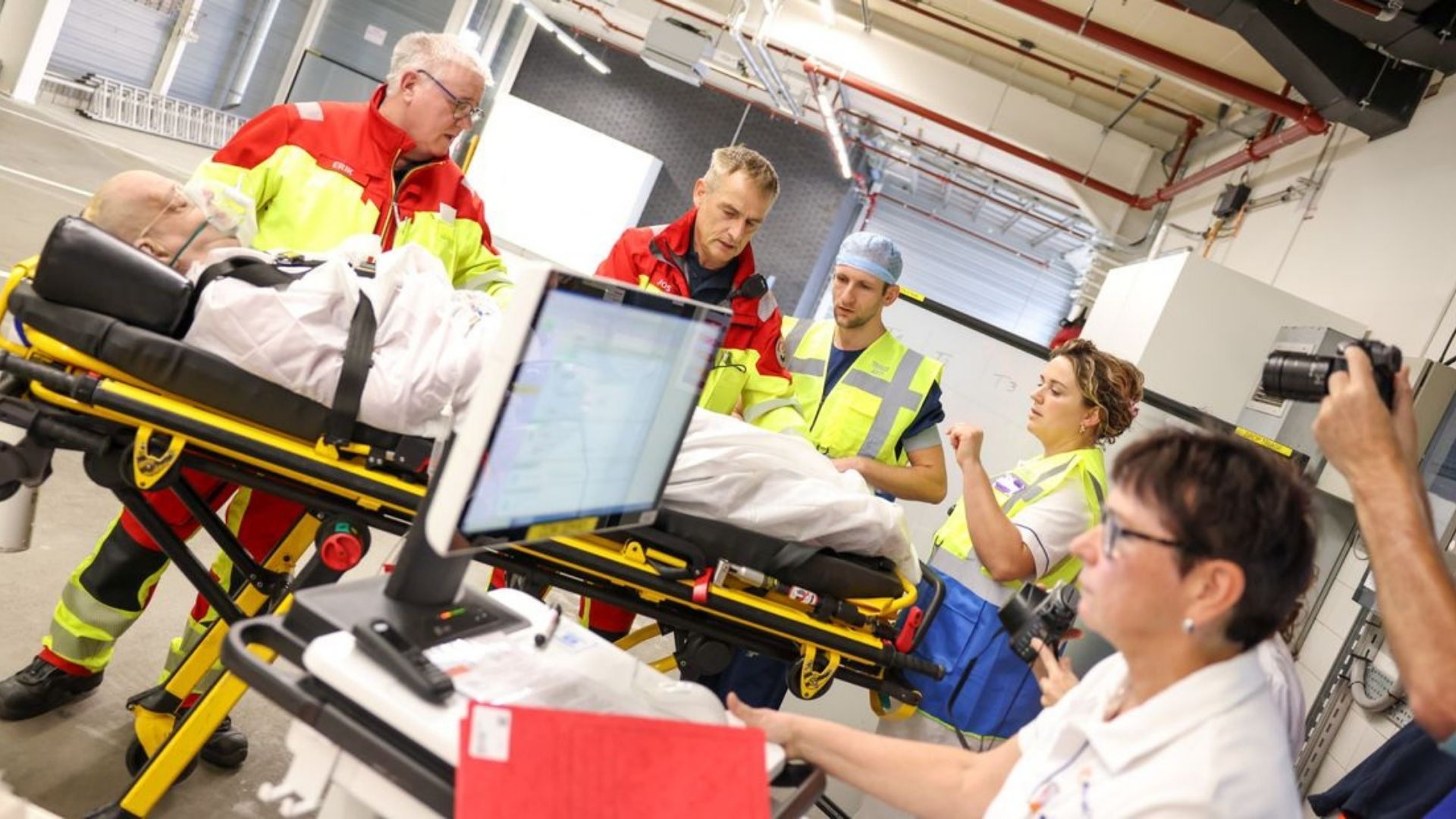 Rampenoefening bij ziekenhuis Maastricht: honderd 'gewonden' door instorten grot tijdens raveparty