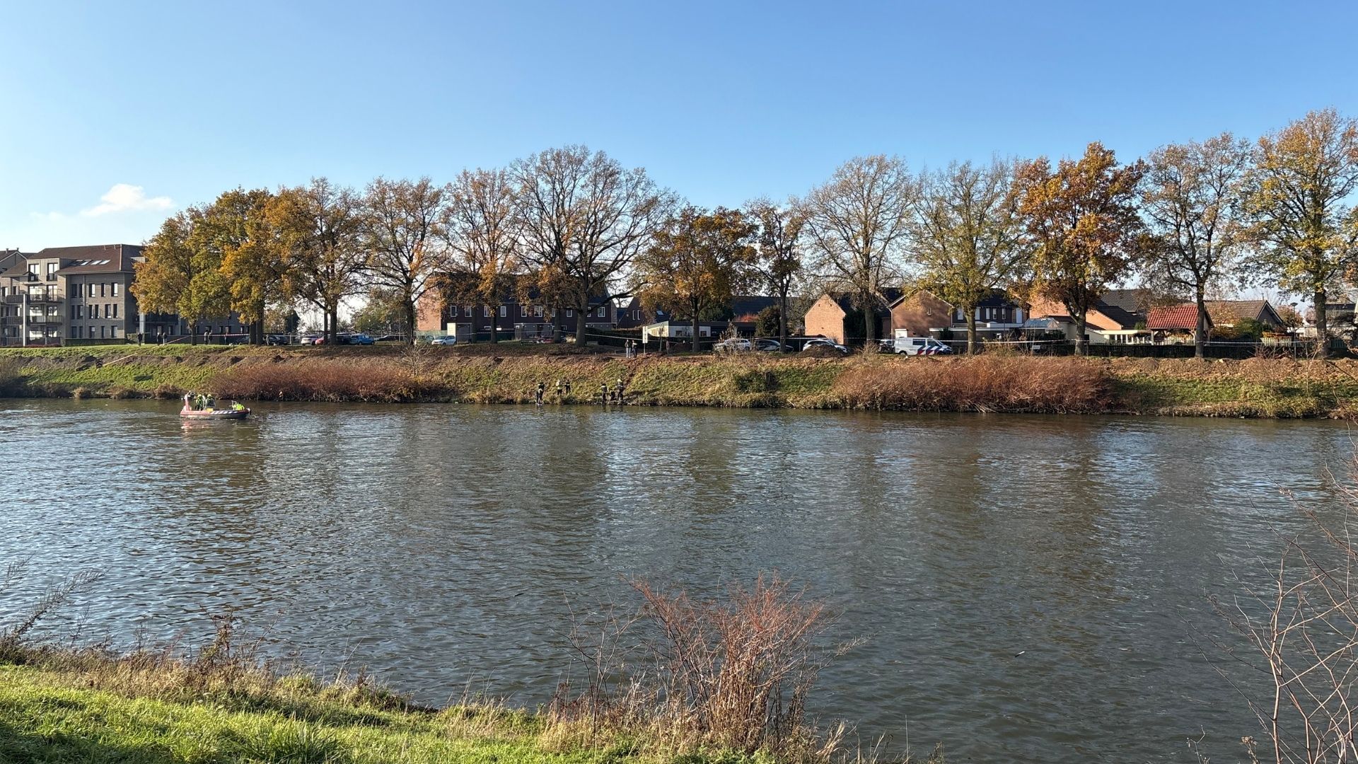 Politie onderzoekt ‘verdachte situatie’ bij kanaal Urmond