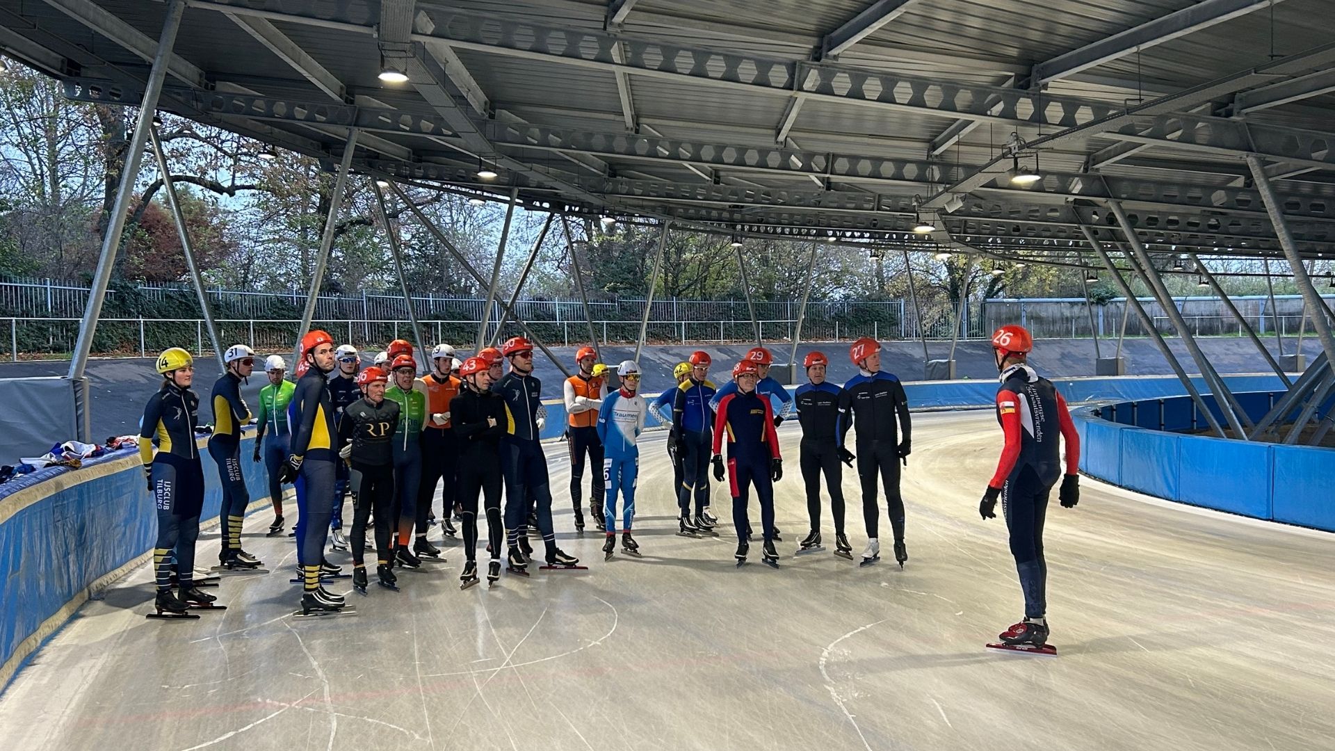 Eerste marathon onder nieuwe overkapping op Geleense 400-meterbaan