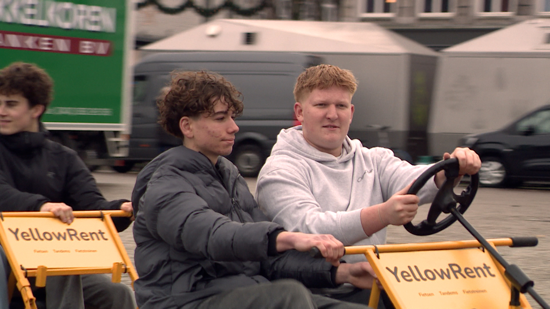 Vier studenten rijden op een skelter van Maastricht naar Den Bosch