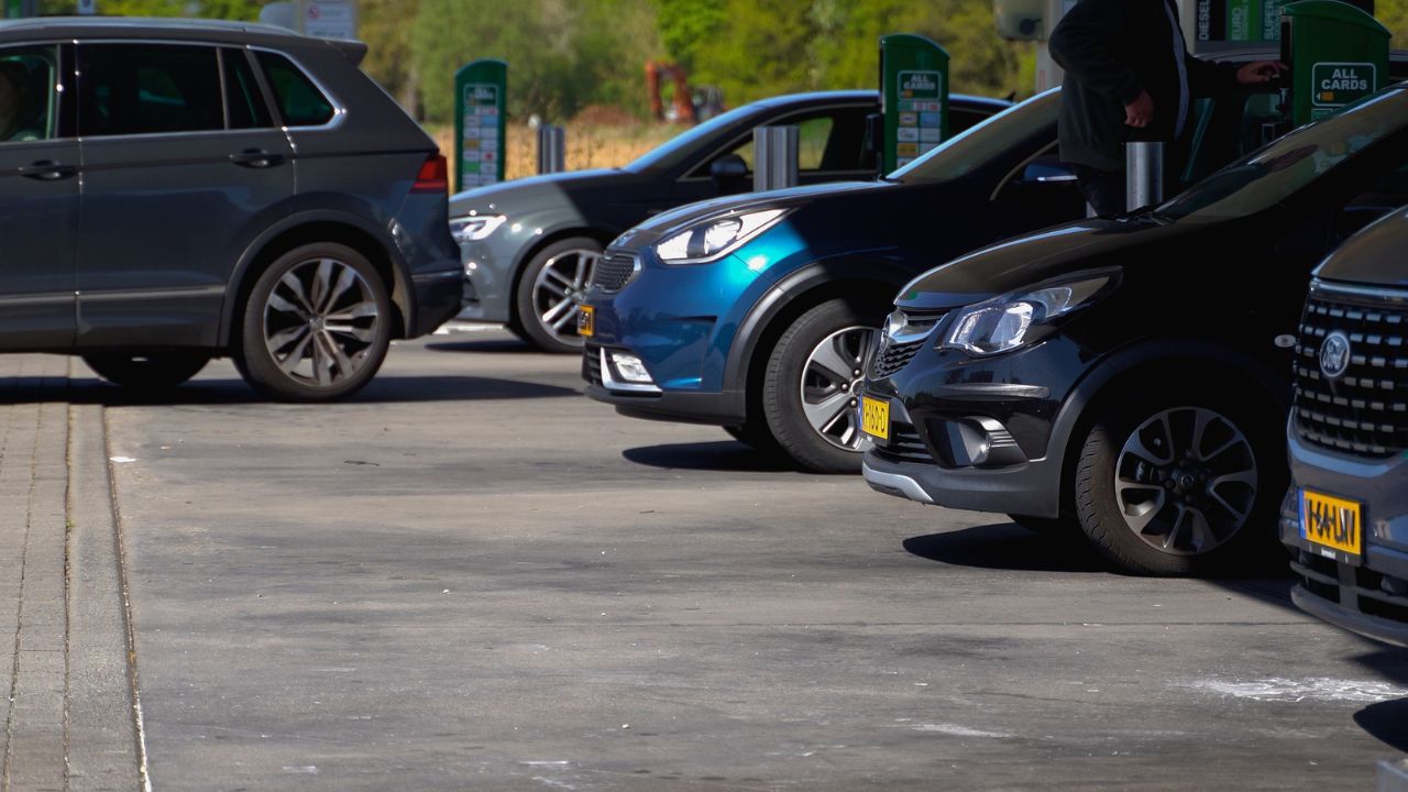 Groter prijsverschil aan de pomp door accijnsverlaging Duitsland vanaf 1 mei