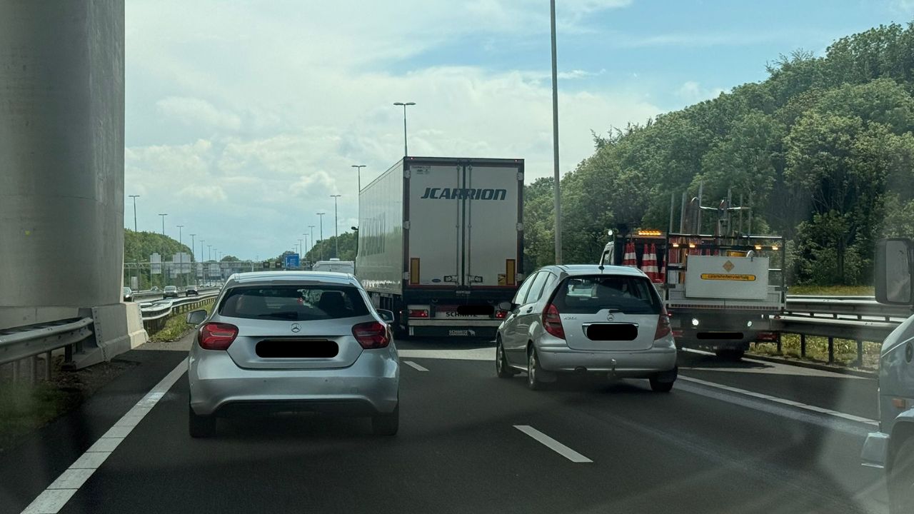Ongeluk op A2 bij Maastricht Aachen Airport zorgt voor flinke vertraging