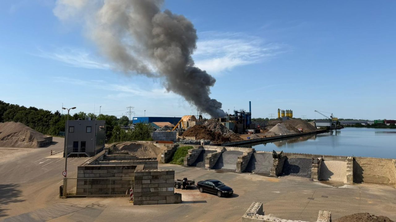 Grote brand bij recyclingbedrijf Born