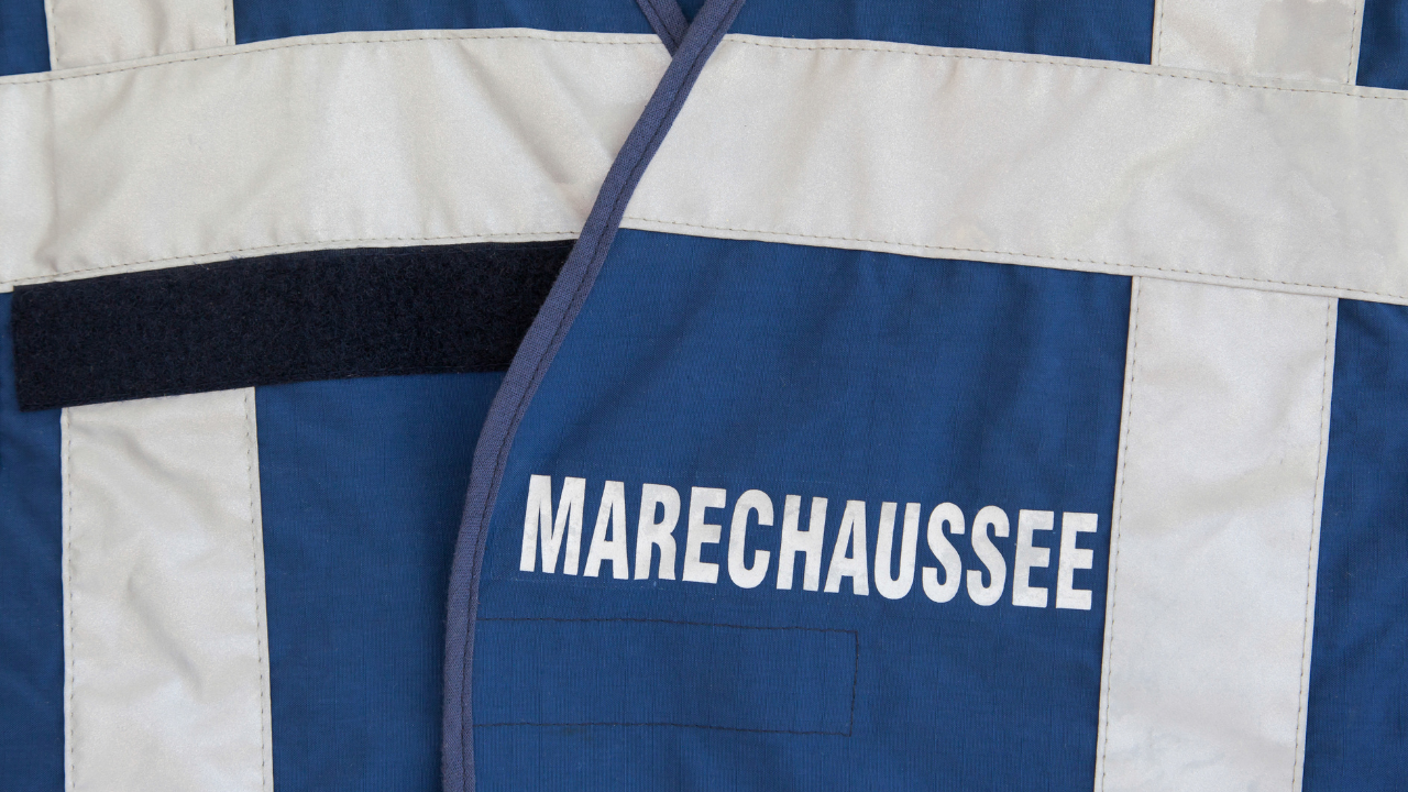 35-jarige vrouw aangehouden door Marechaussee: wordt verdacht van voorbereiden terroristische misdri