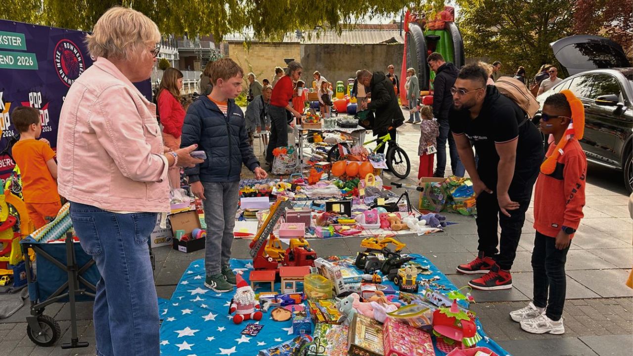 Liveblog: Zonnige Koningsdag in volle gang • Vrijmarkten drukbezocht